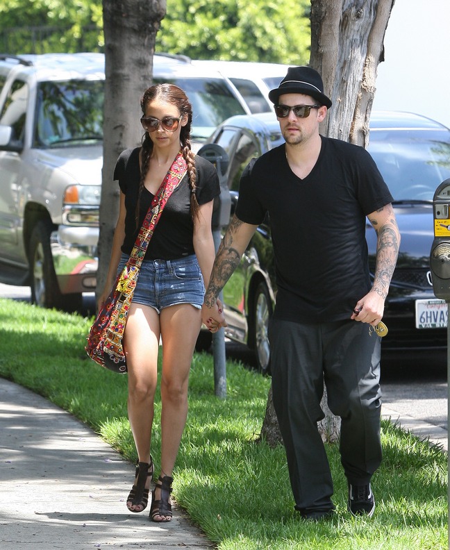 Nicole Richie, braids, jean shorts, bag, purse, sunglasses, black tshirt, gladiator sandals, Joel Madden, black shirt, black fedora, gray pants, 